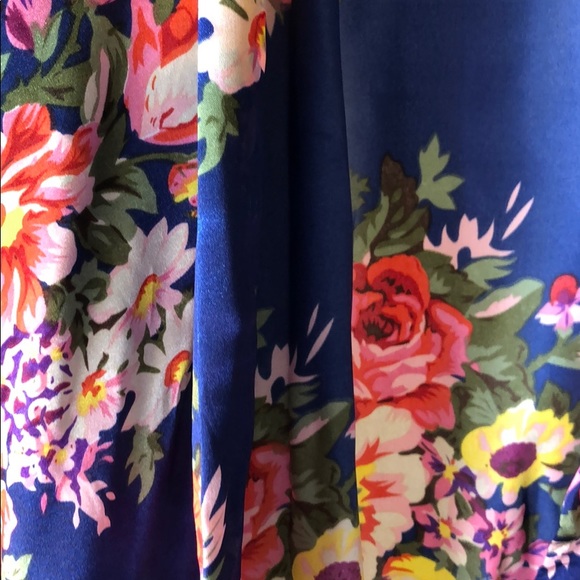 Robe - Picture 3 of 3